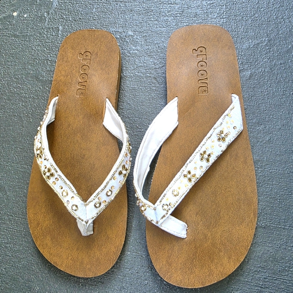 Groove White and Gold Women's Sandals